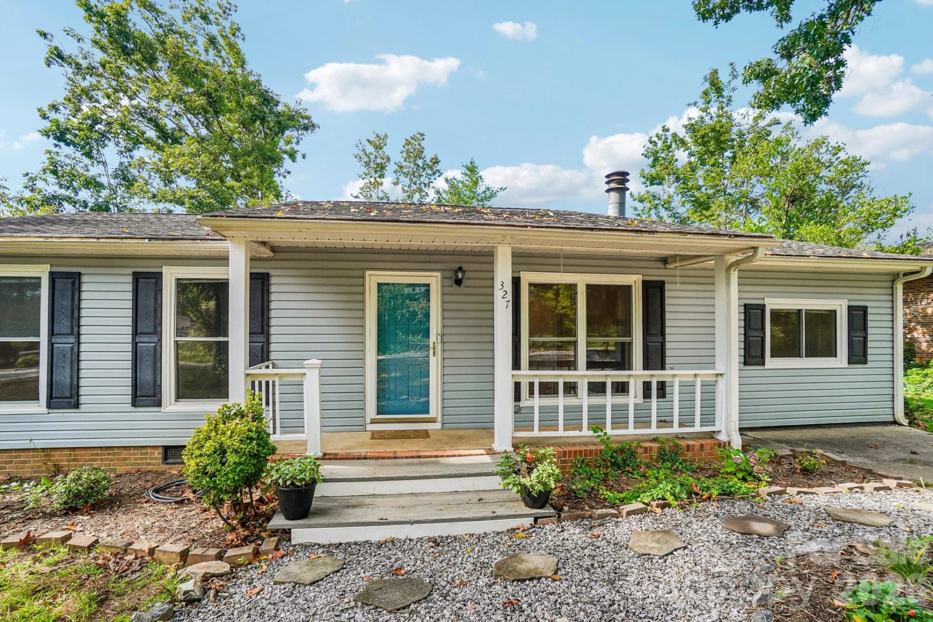 327 Heather Court - Photo 2