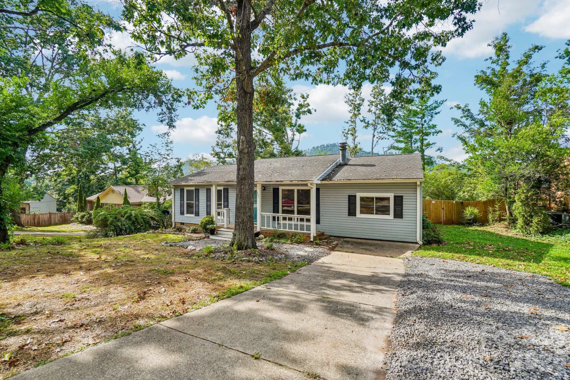 327 Heather Court - Photo 4