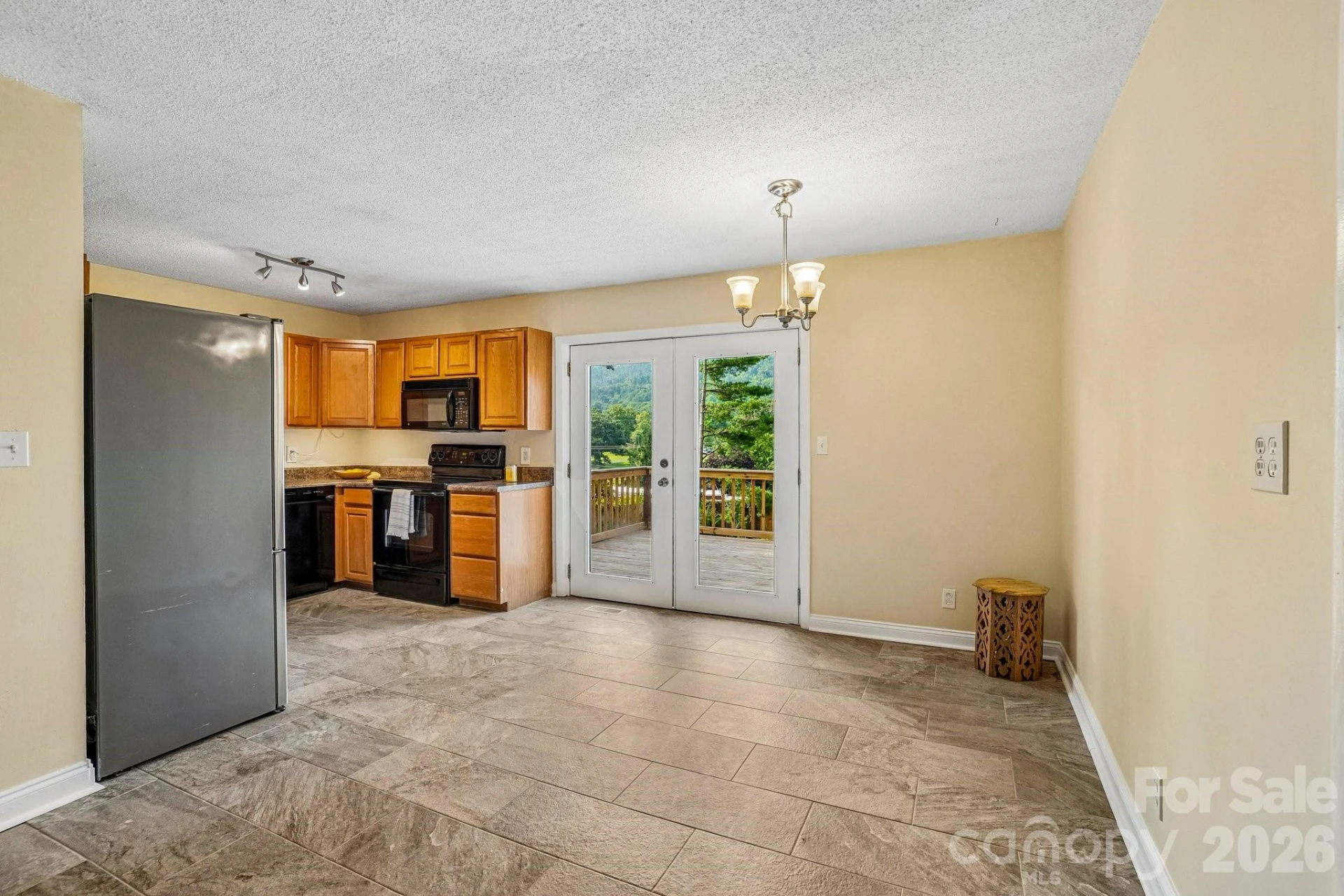 327 Heather Court - Photo 11