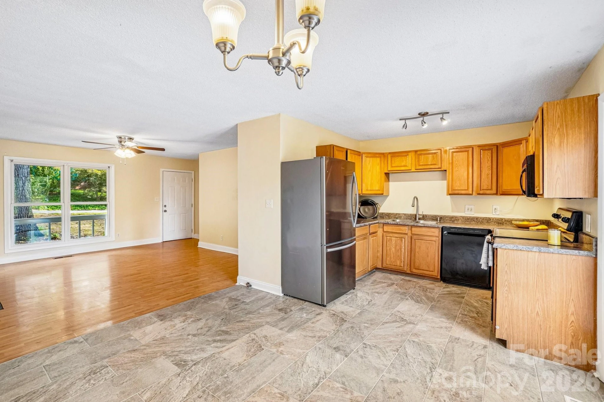 327 Heather Court - Photo 15