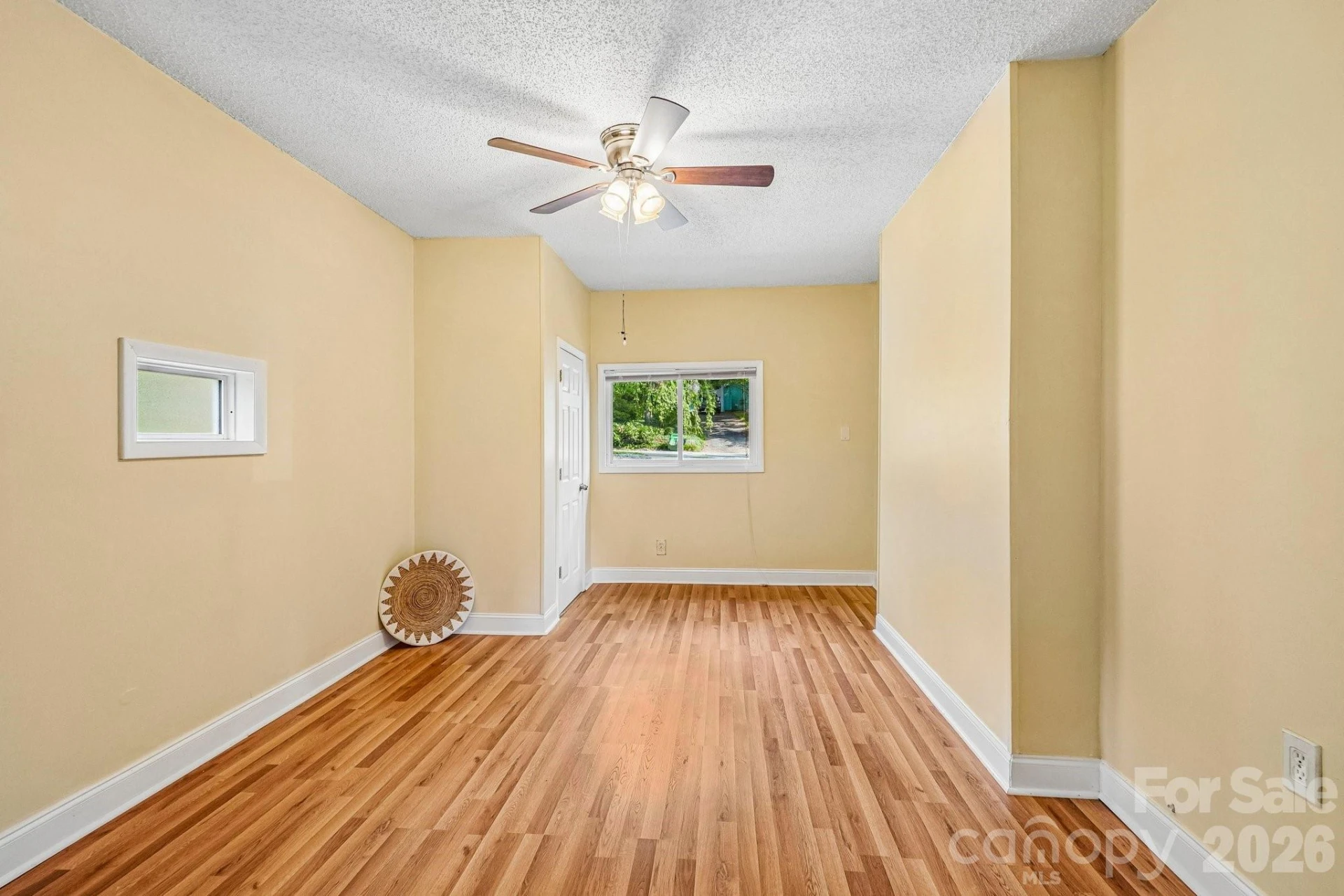 327 Heather Court - Photo 16