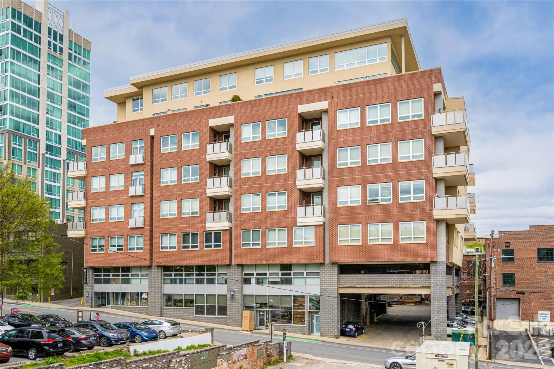 12 S Lexington Avenue #402