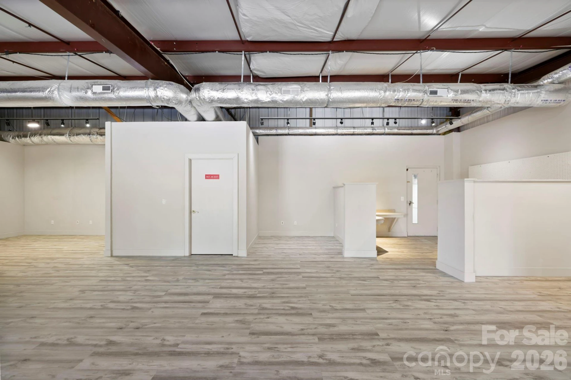 110 Commercial Boulevard - Photo 19