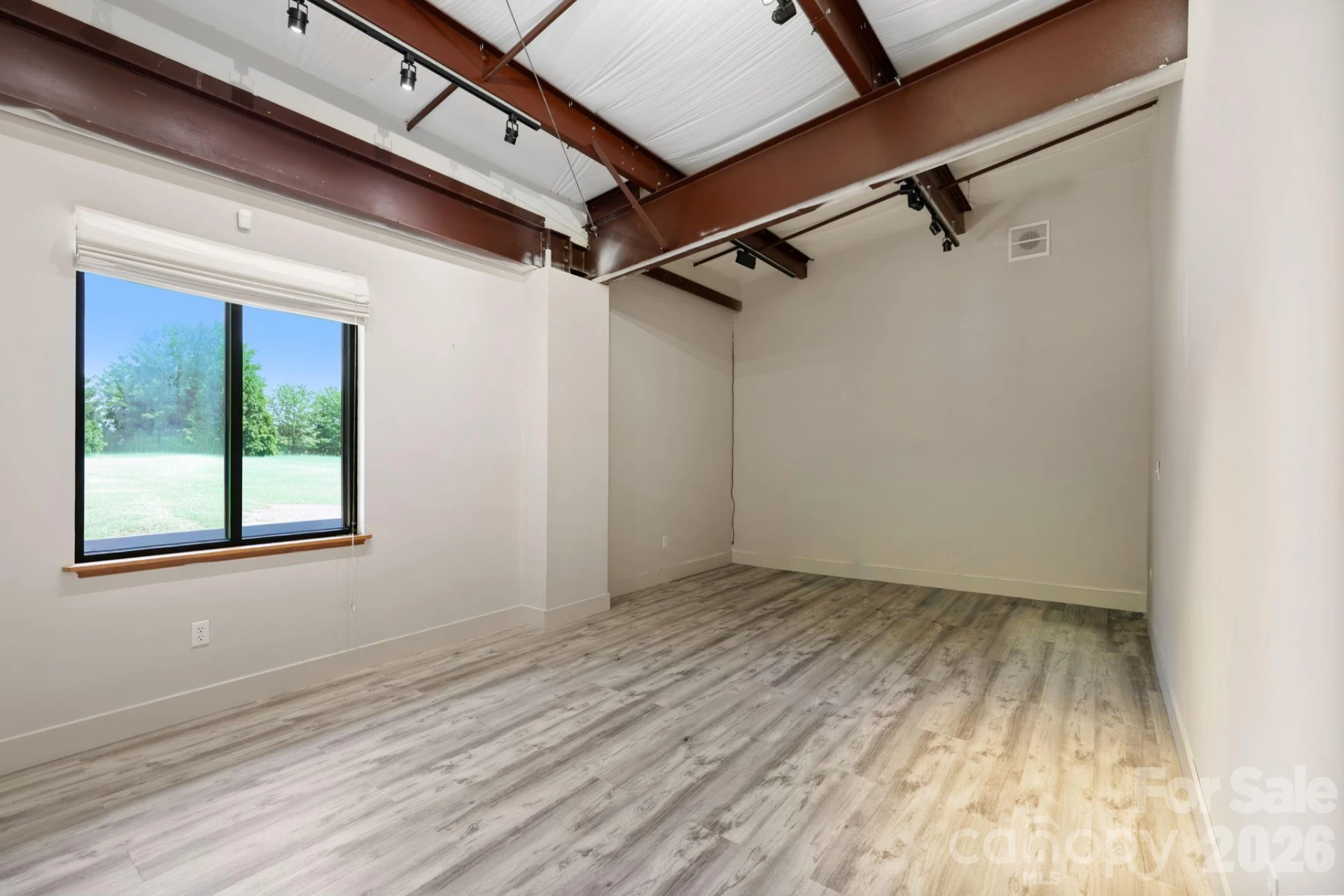 110 Commercial Boulevard - Photo 20