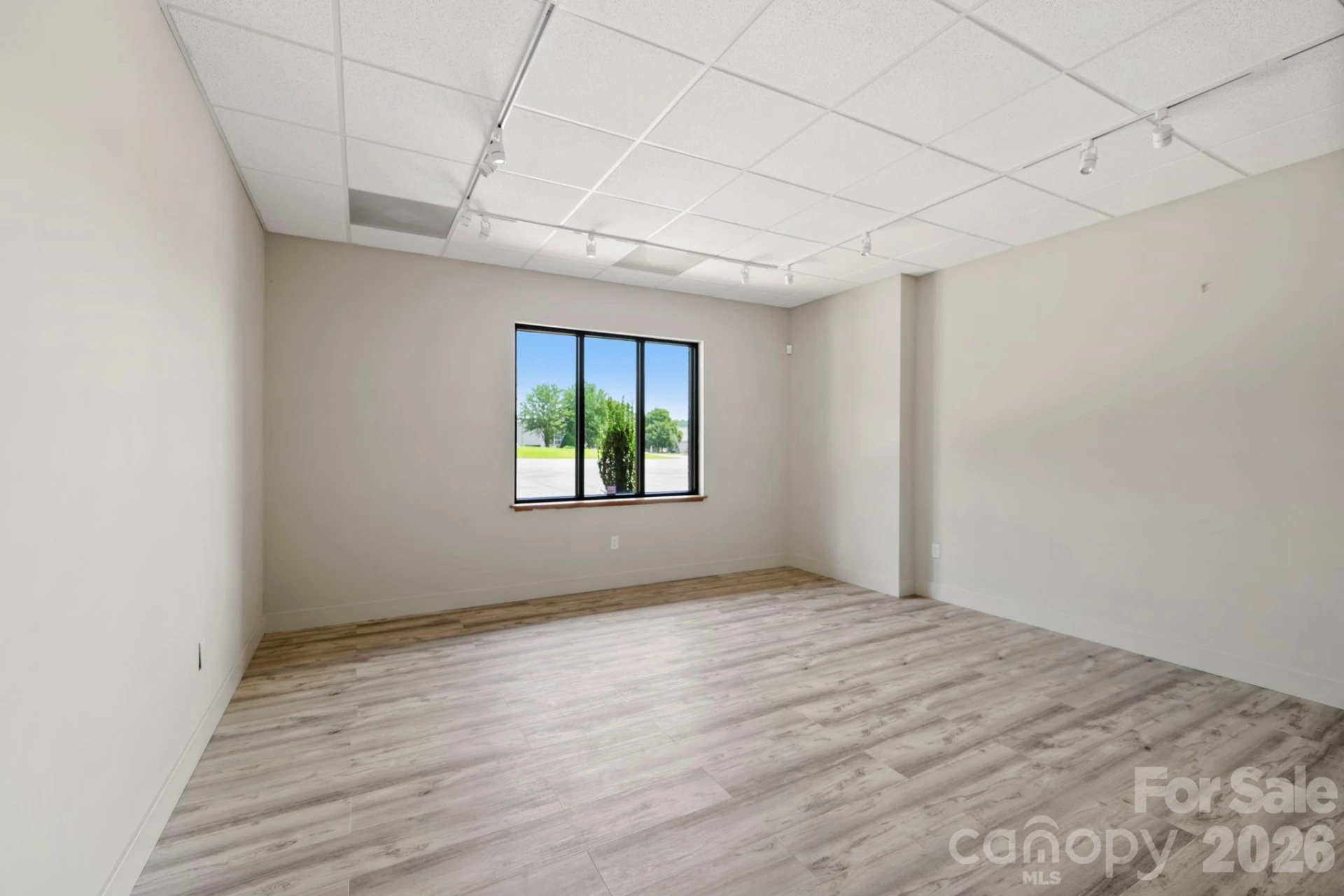 110 Commercial Boulevard - Photo 23
