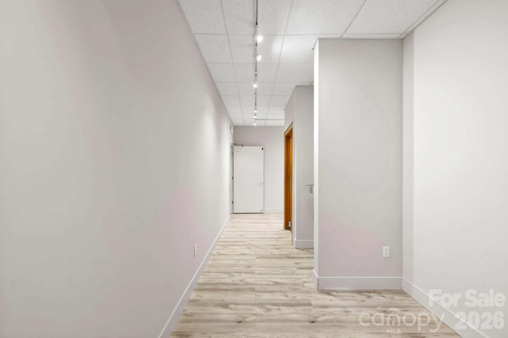 110 Commercial Boulevard - Photo 26