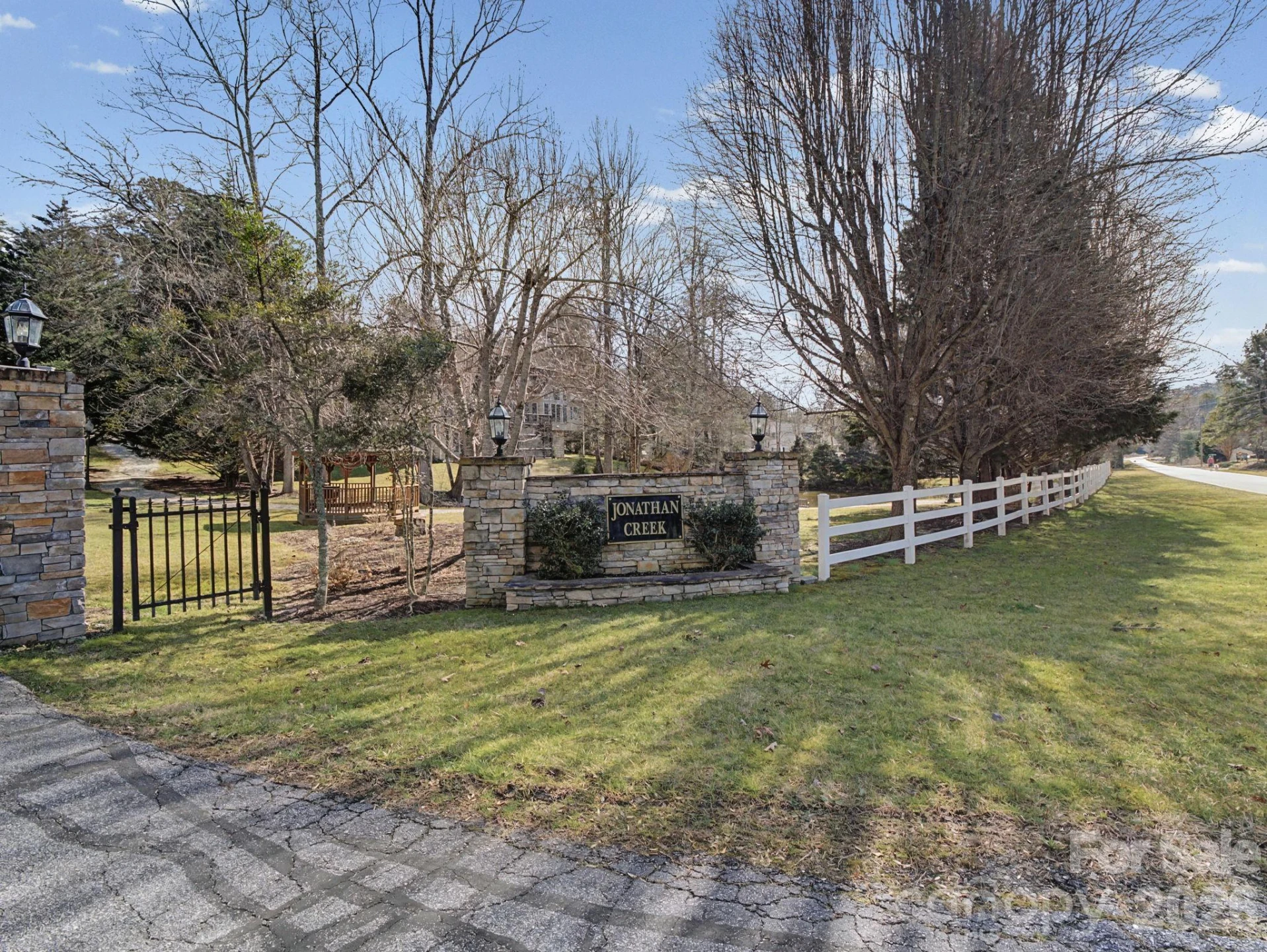 220 Jonathan Creek Drive - Photo 3