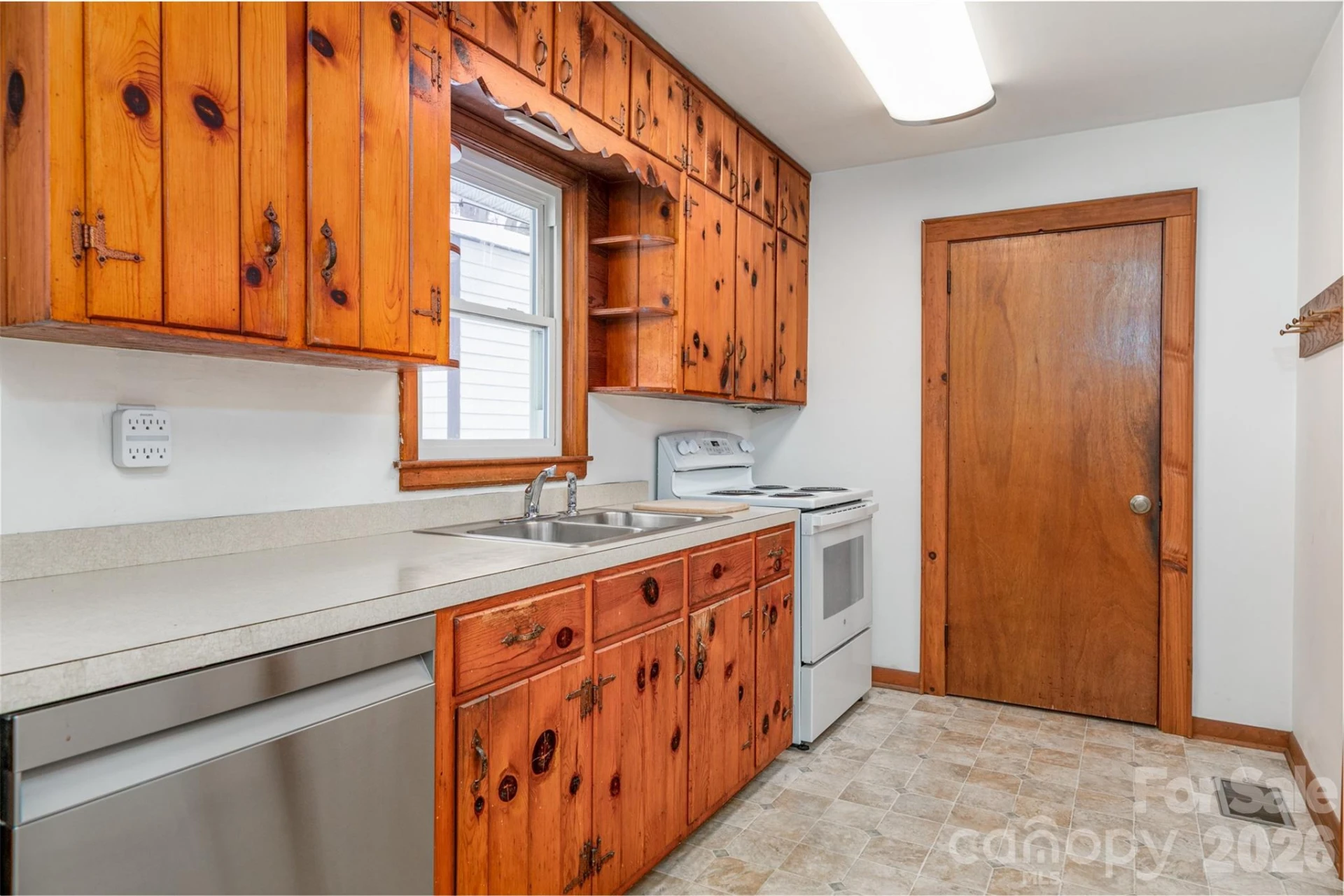 110 Shelton Street - Photo 11