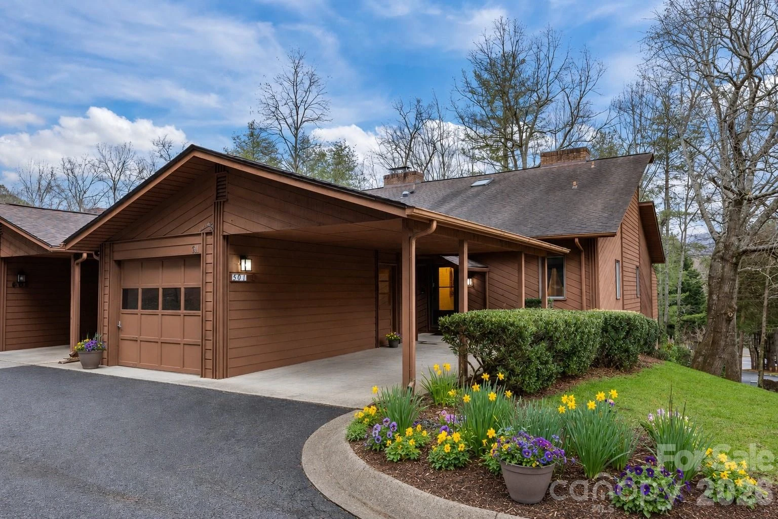 501 Woodfield Drive - Photo 2