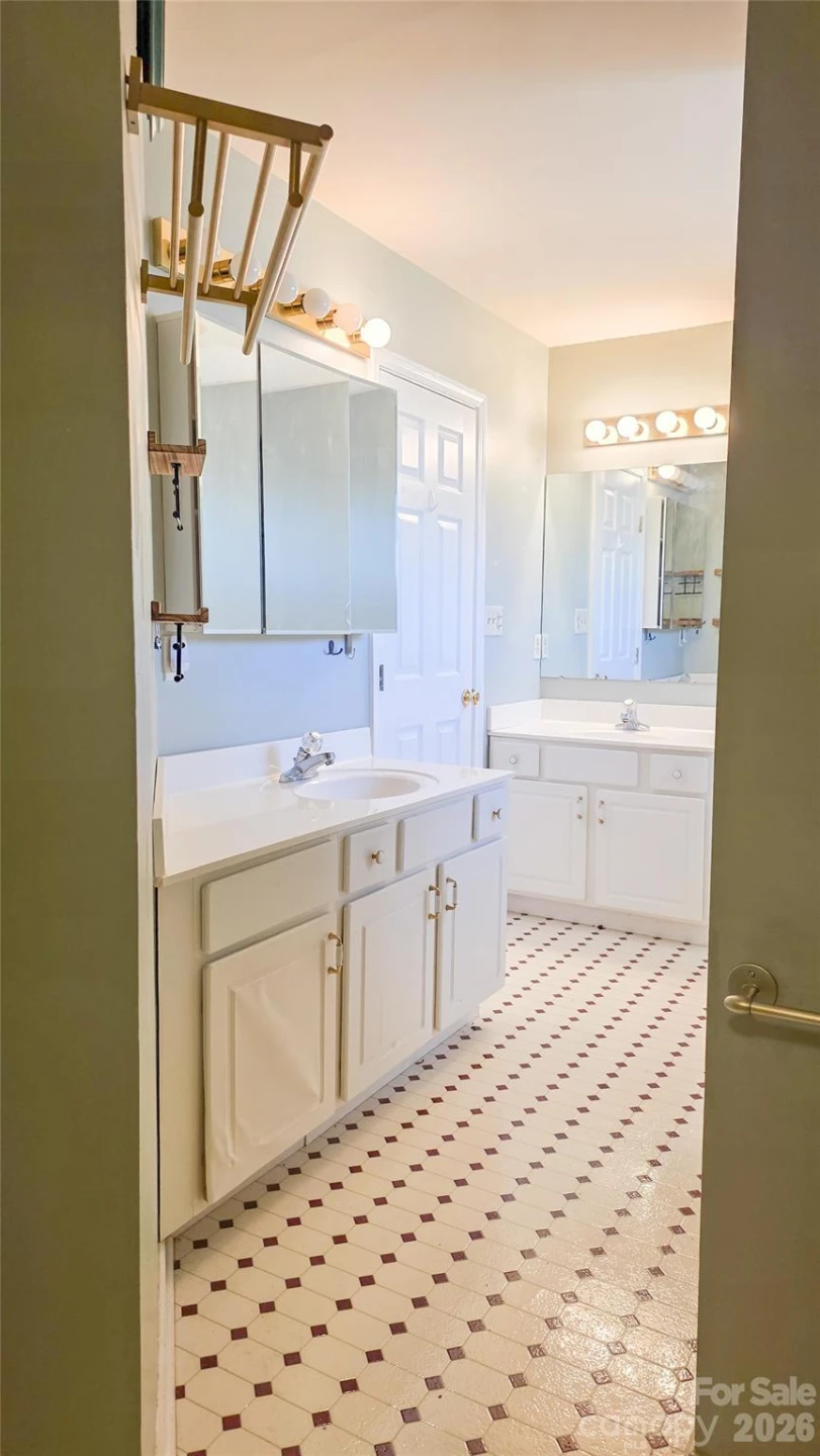 28 Sweetbriar Court - Photo 37