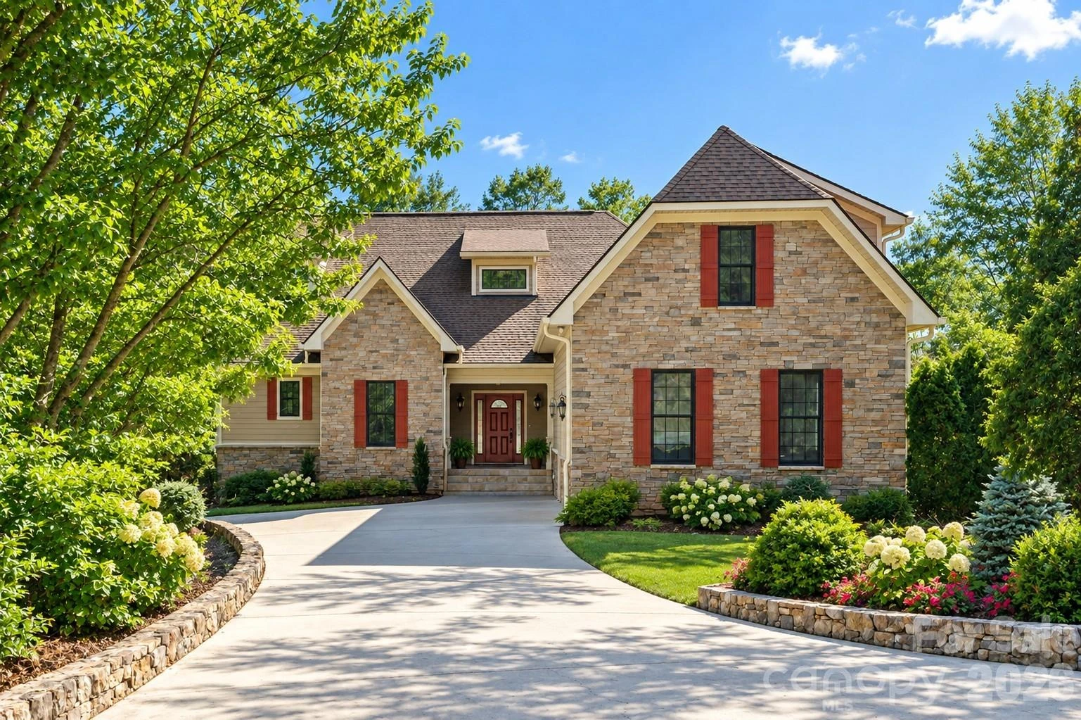16 WINTERBERRY Drive