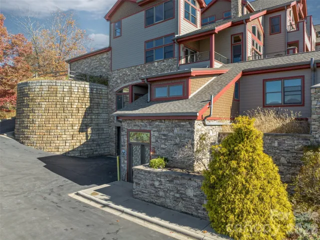 4 Chimney Crest Drive