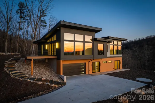 463 Summit Trail