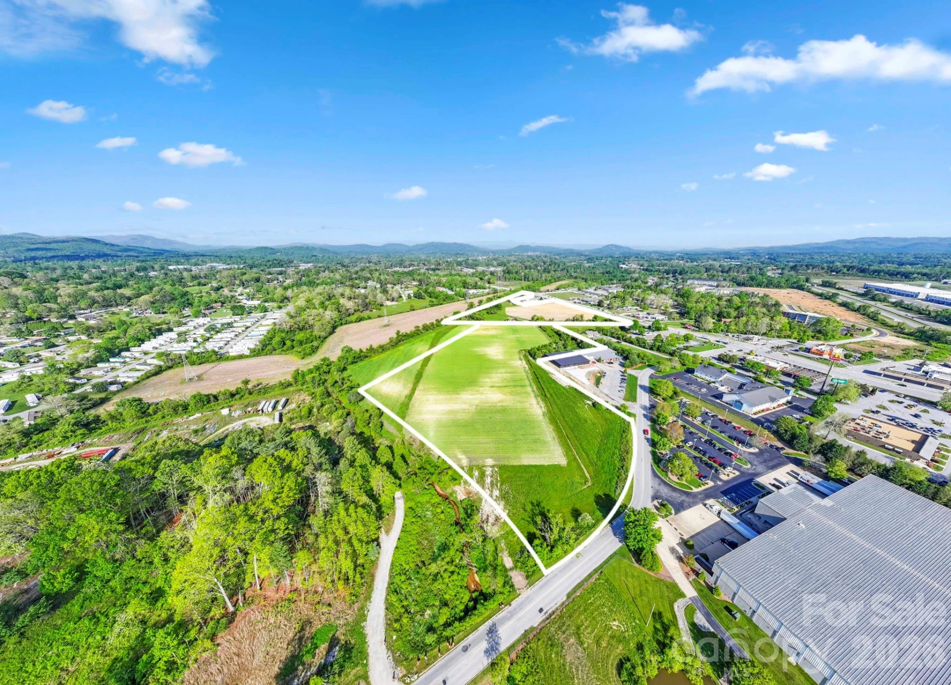 000 Upward Road E
