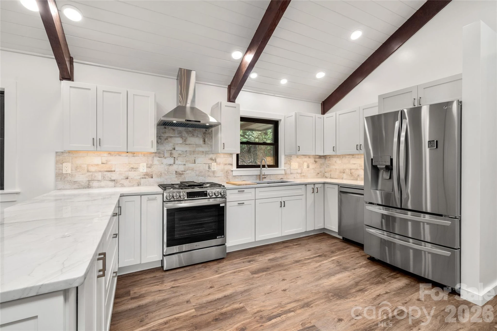 453 Friendly Acres Drive - Photo 11