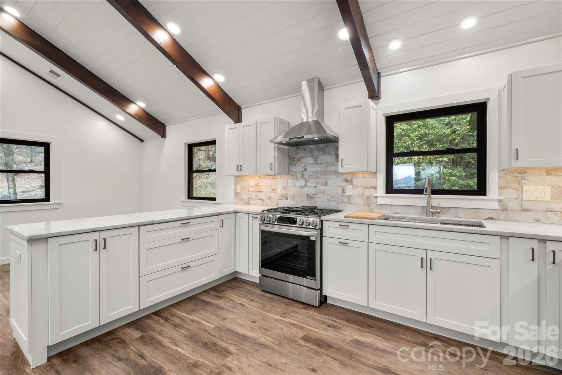 453 Friendly Acres Drive - Photo 12