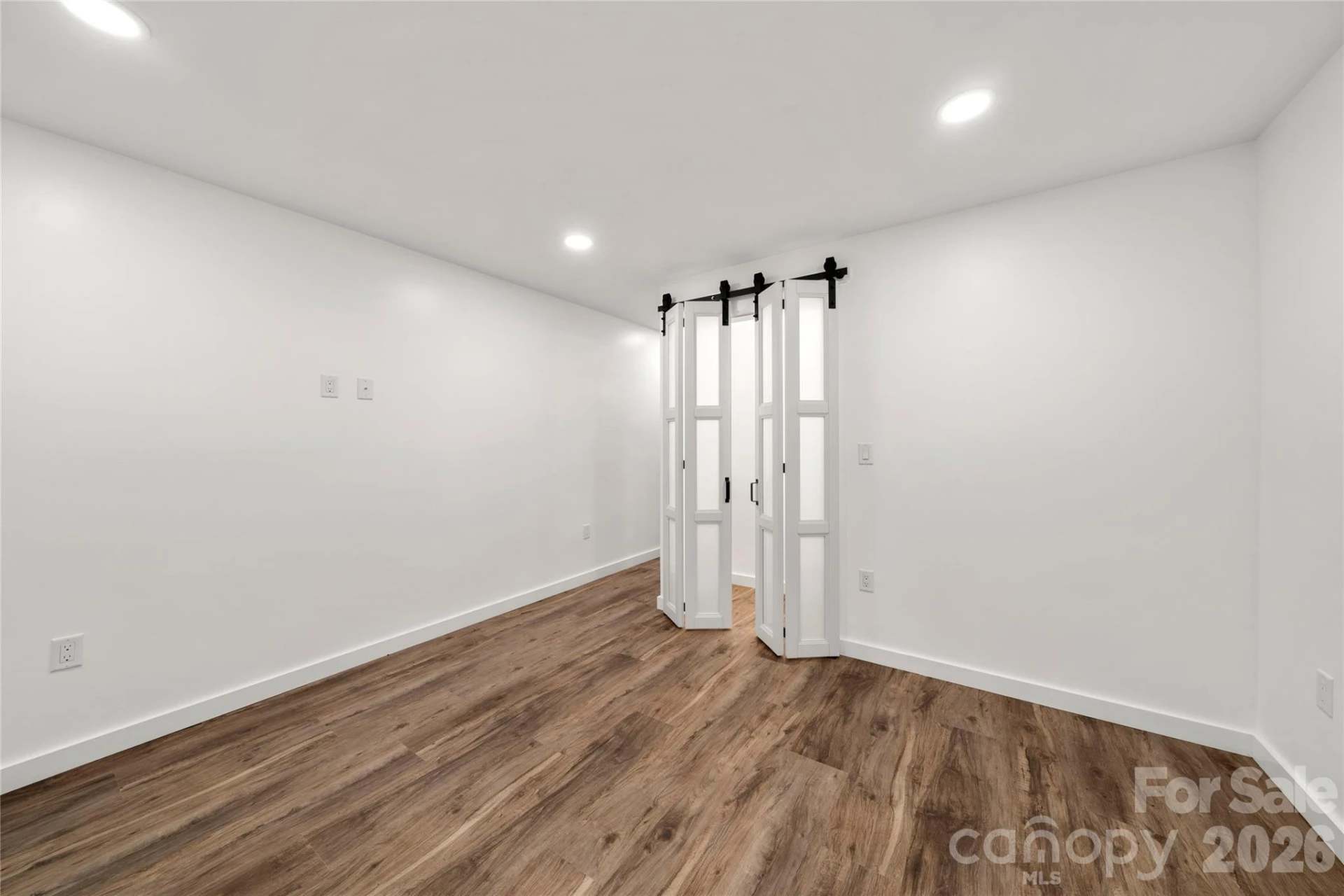 453 Friendly Acres Drive - Photo 33