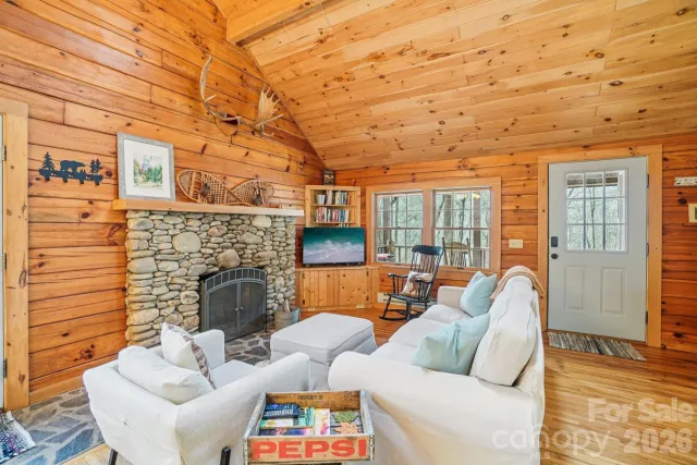 307 Roaring Creek Lane