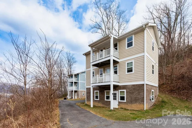 14 Lila Lane