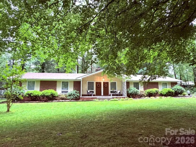 106 E Laurel Lane