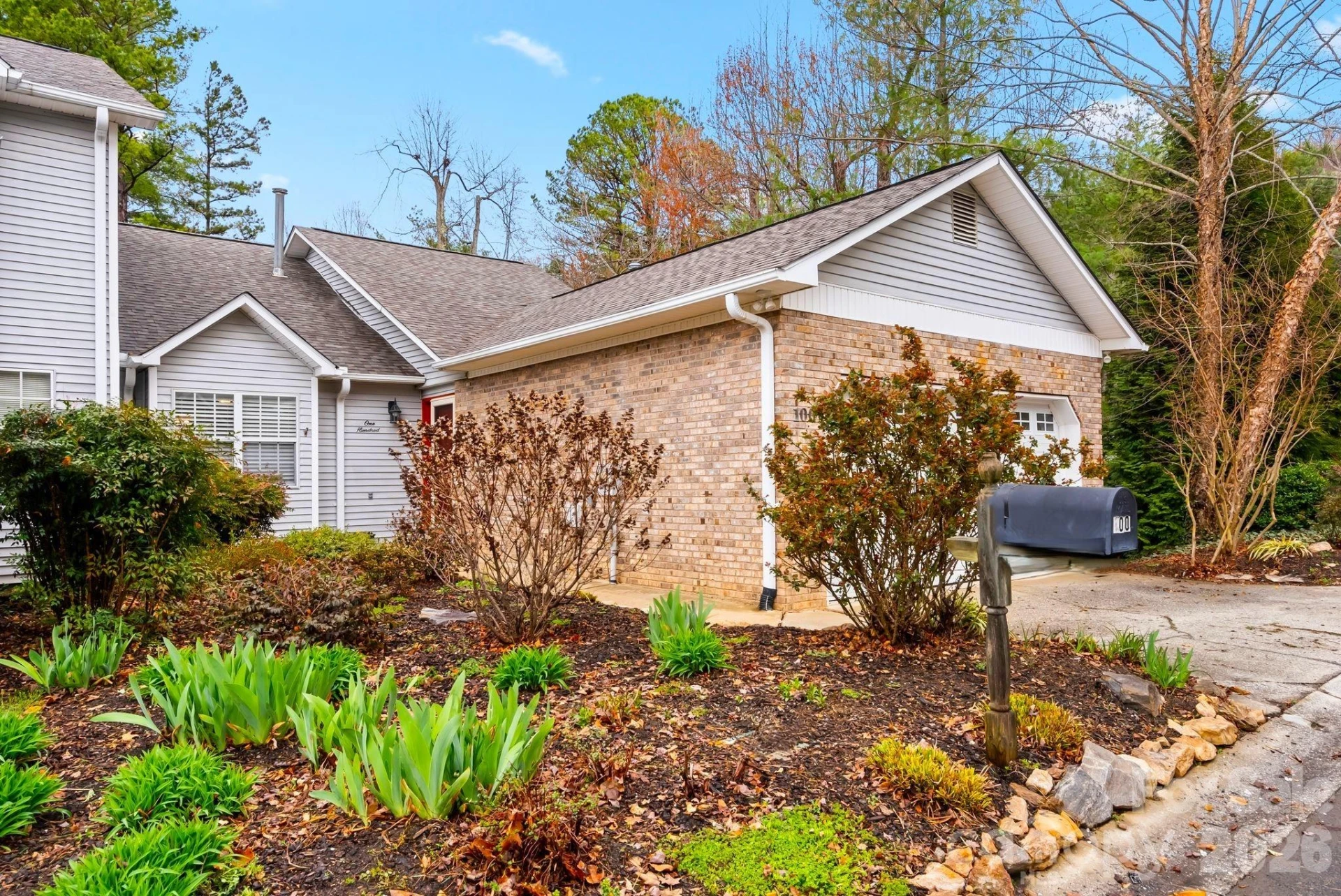 100 Thistle Knoll Court - Photo 3