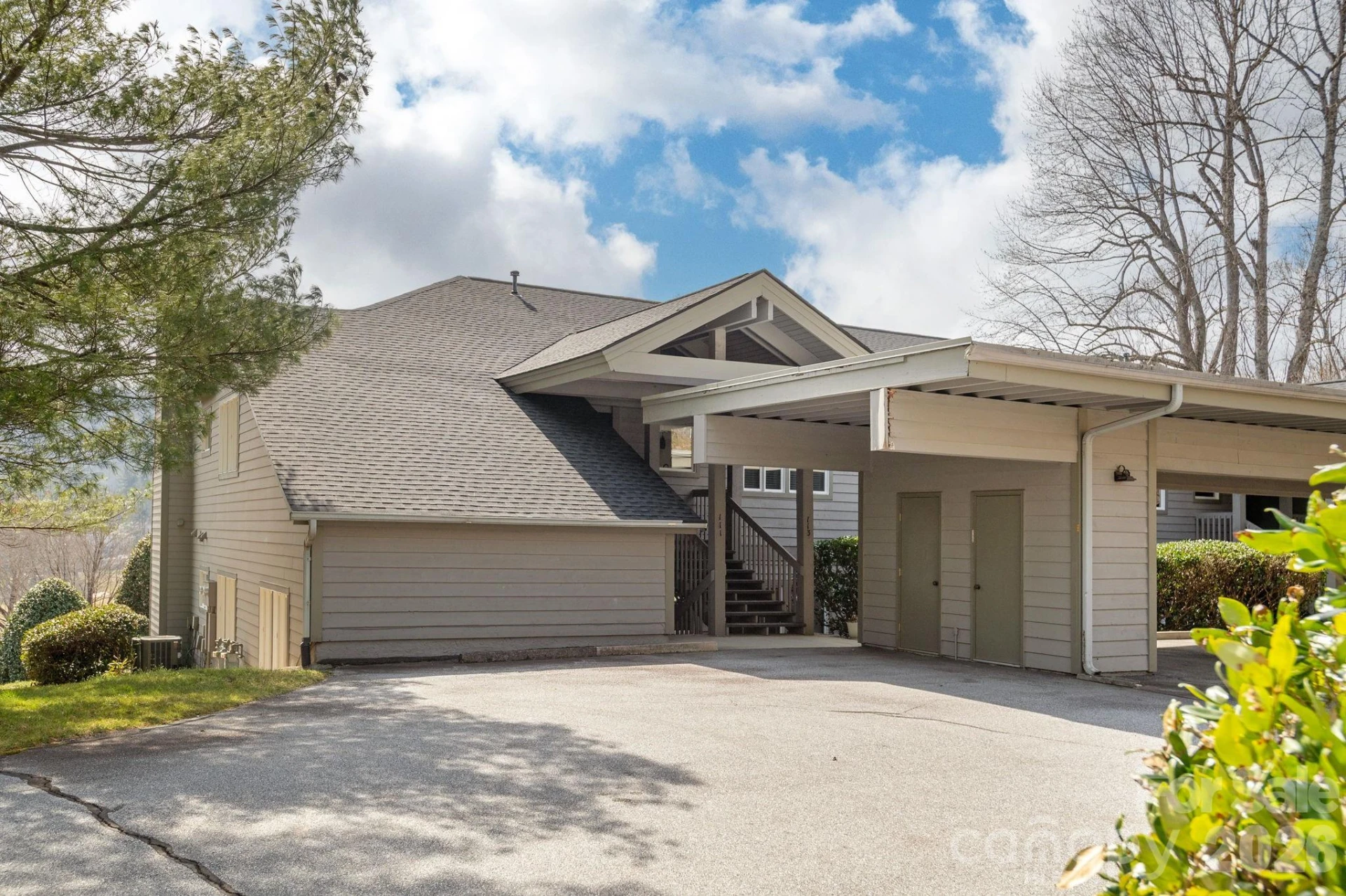 111 BLUFFVIEW Lane - Photo 2