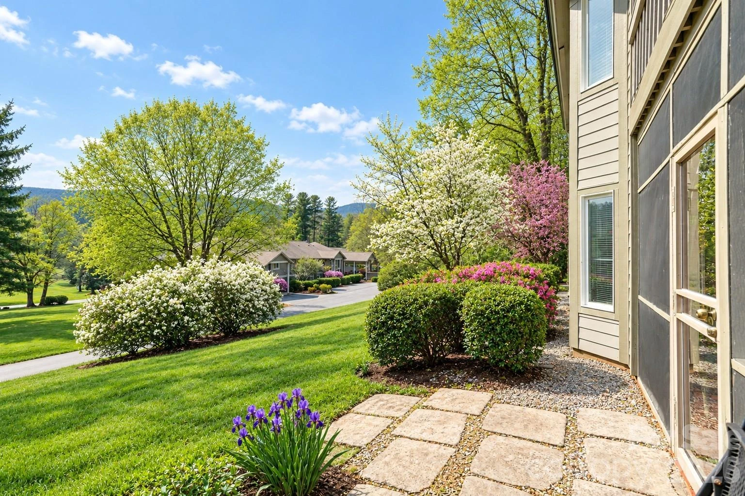 111 BLUFFVIEW Lane