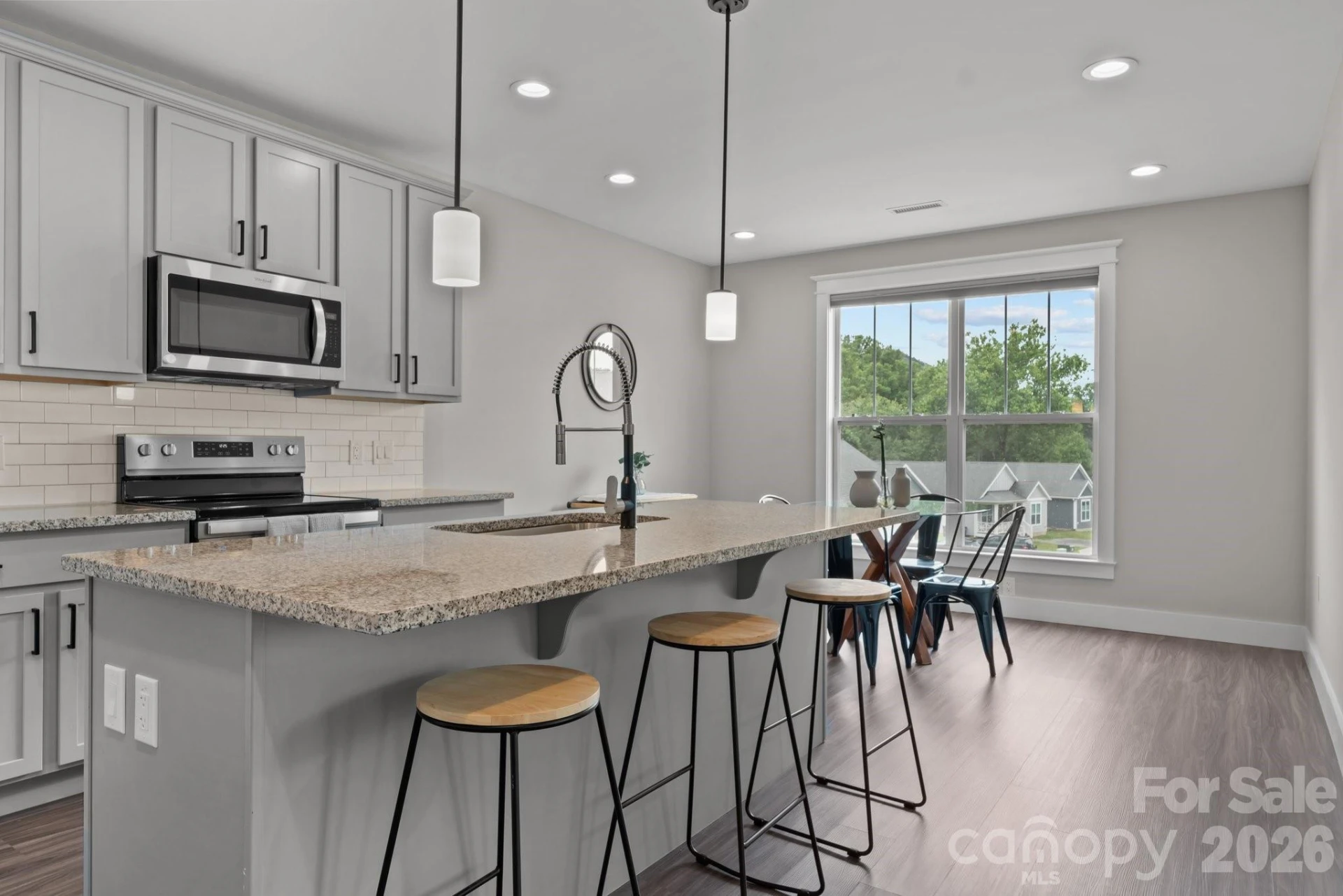 1112 Blueview Drive - Photo 5