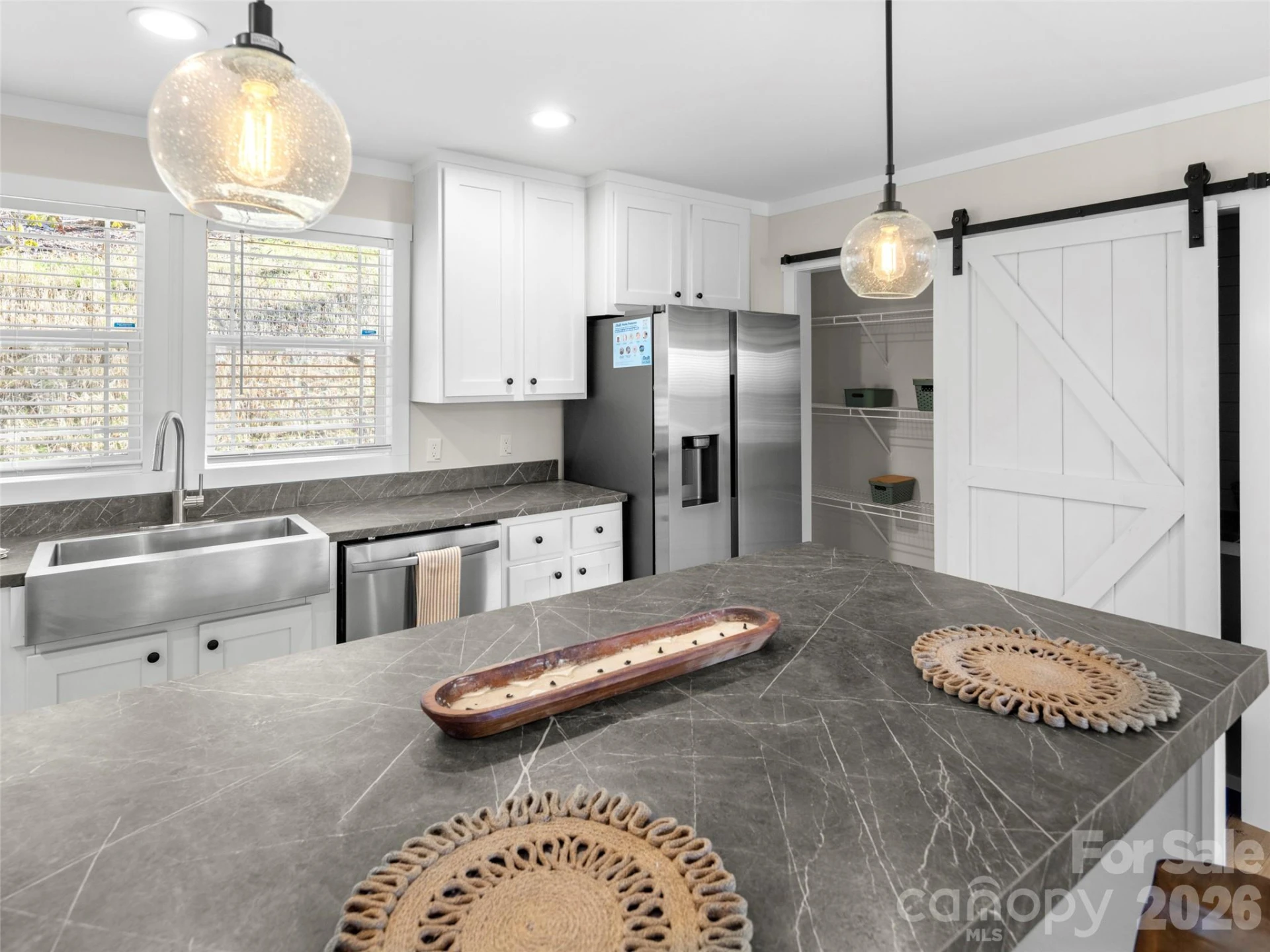 512 Hutch Mountain Road - Photo 2