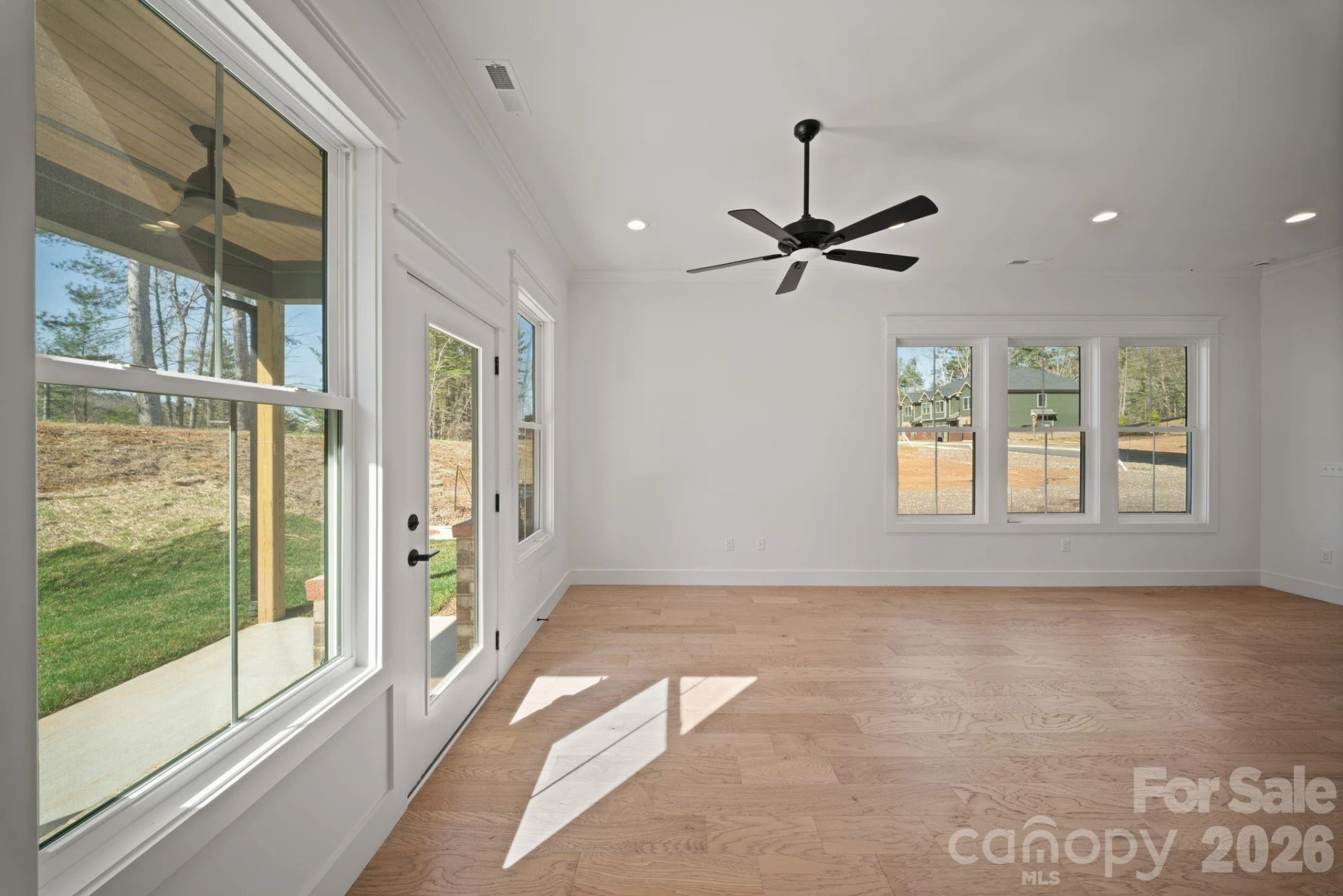 128 Collin Place #35 - Photo 5