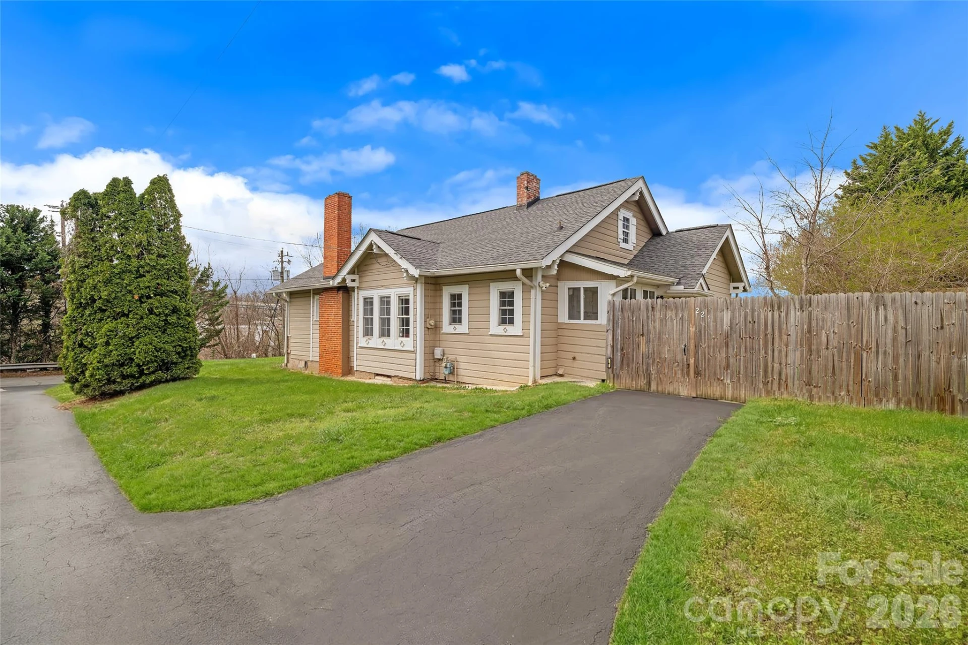 221 Summit Street - Photo 3