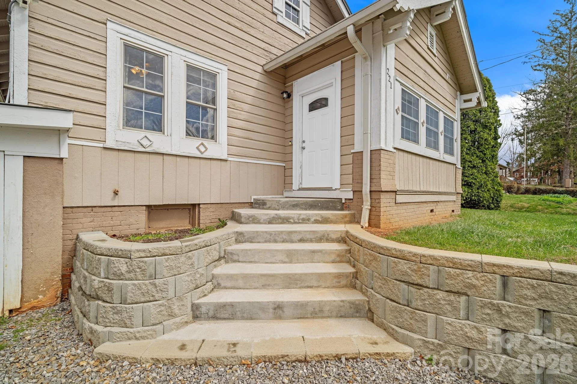 221 Summit Street - Photo 4