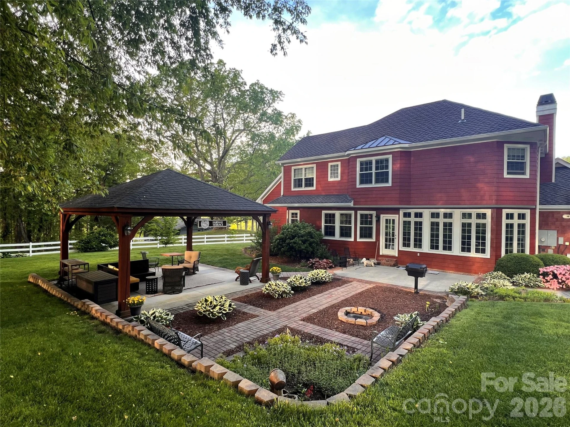 223 Fairway Terrace - Photo 2