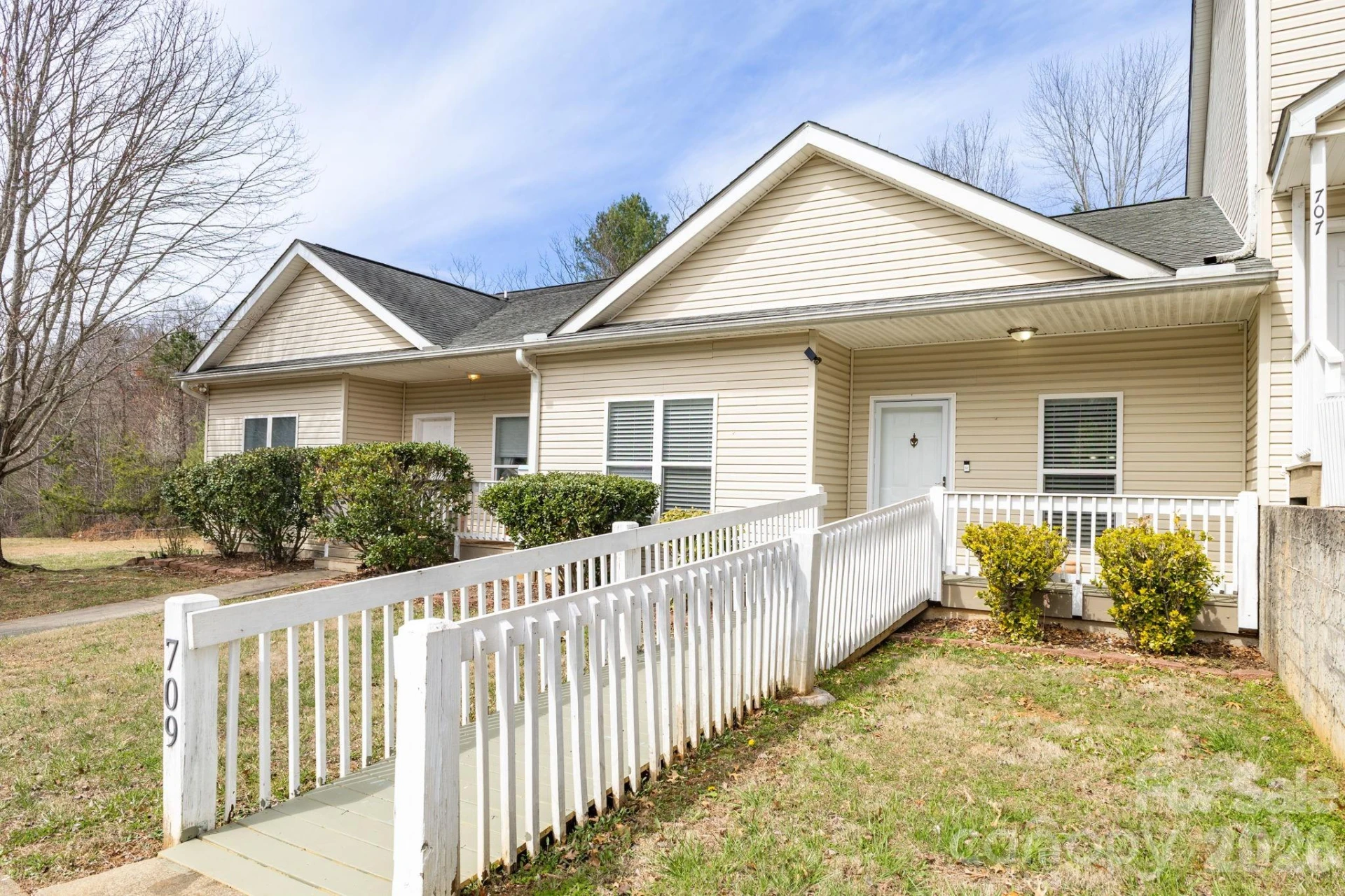 709 Villas Court - Photo 2