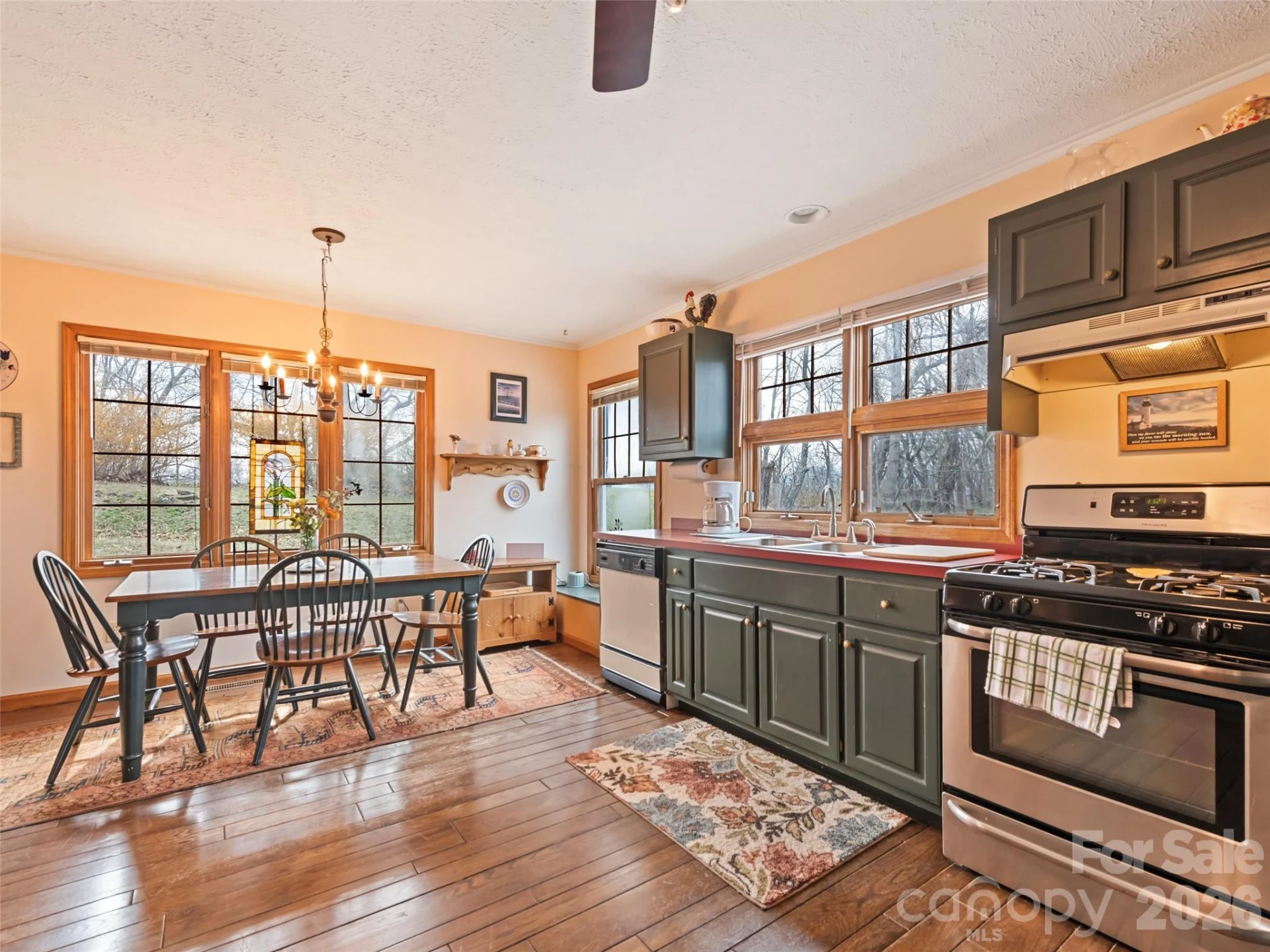 415 Treetop Lane - Photo 15