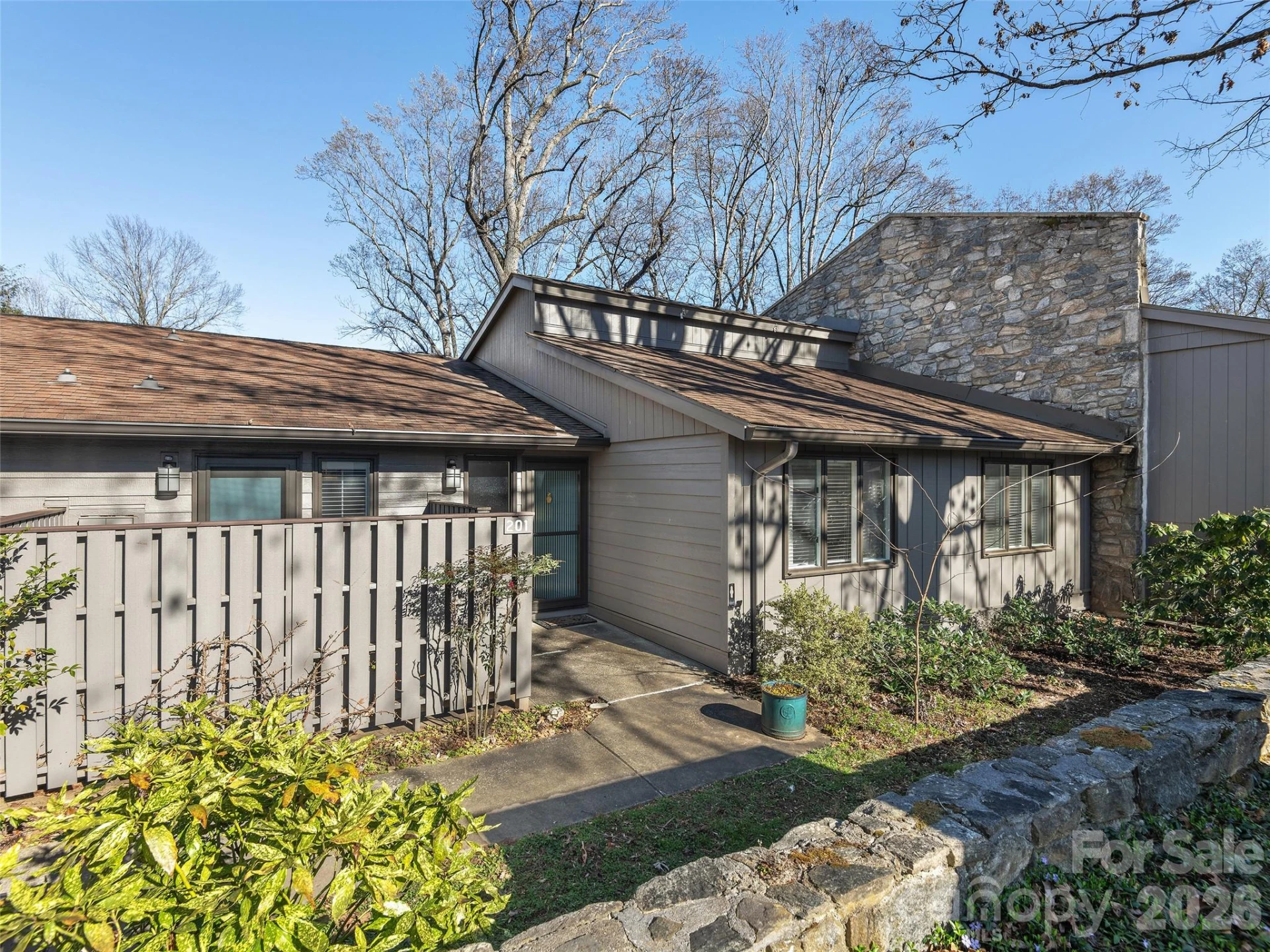 201 Crowfields Drive - Photo 2