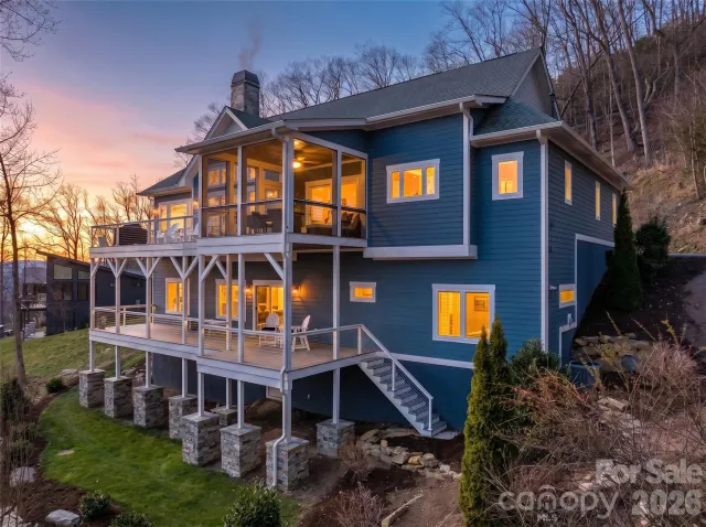 98 Rock Cliff Way
