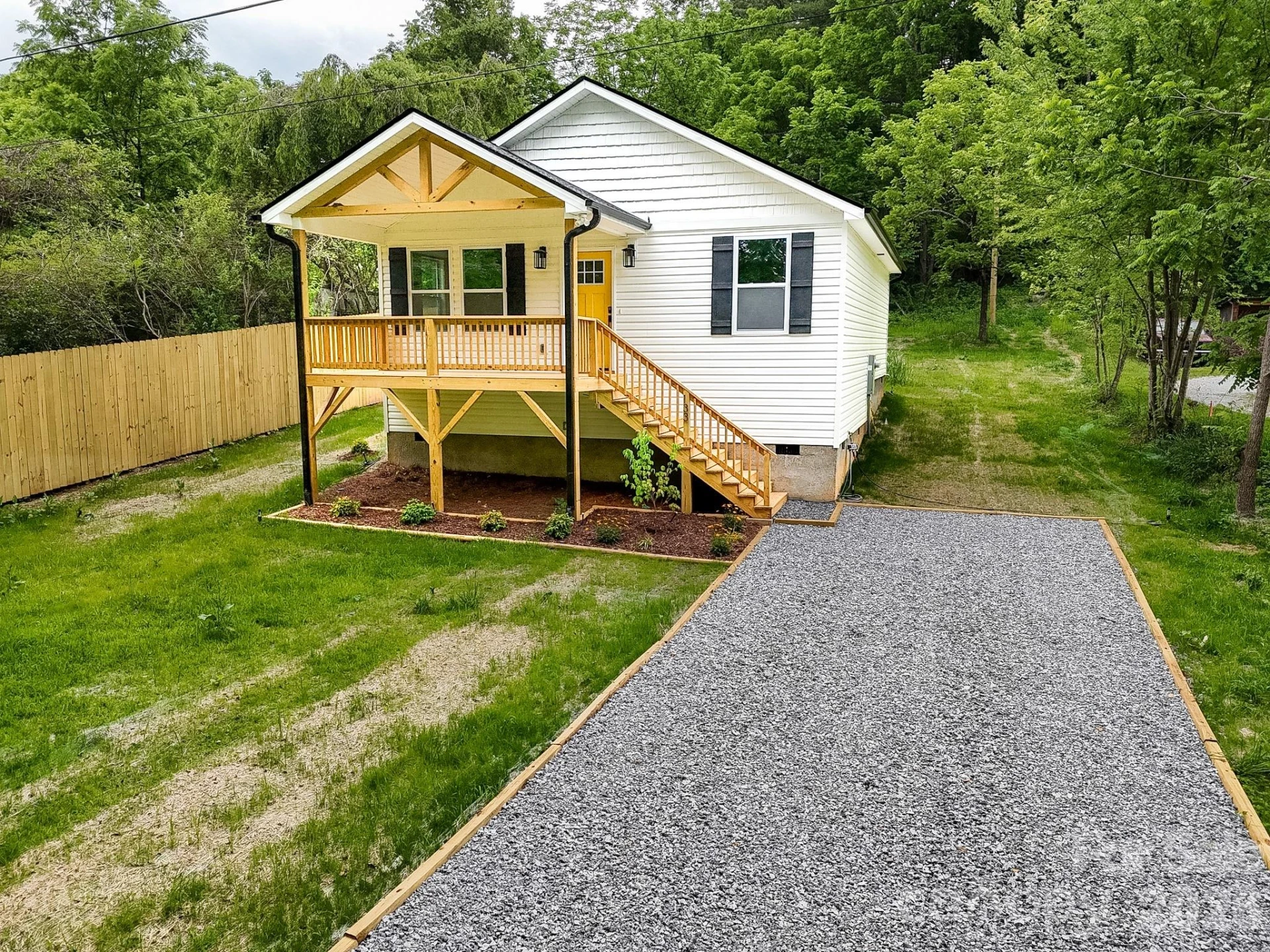 133 Moore Street - Photo 2