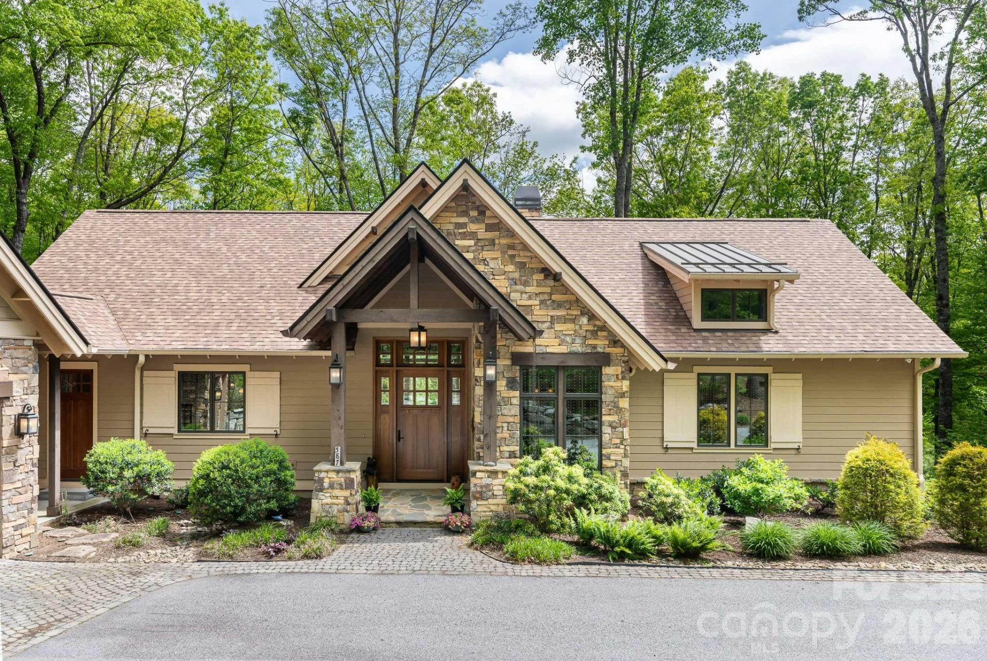 587 Autumn Sky Drive - Photo 2