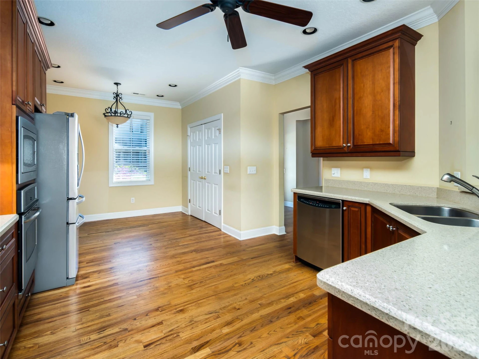 124 Towne Place Drive - Photo 8