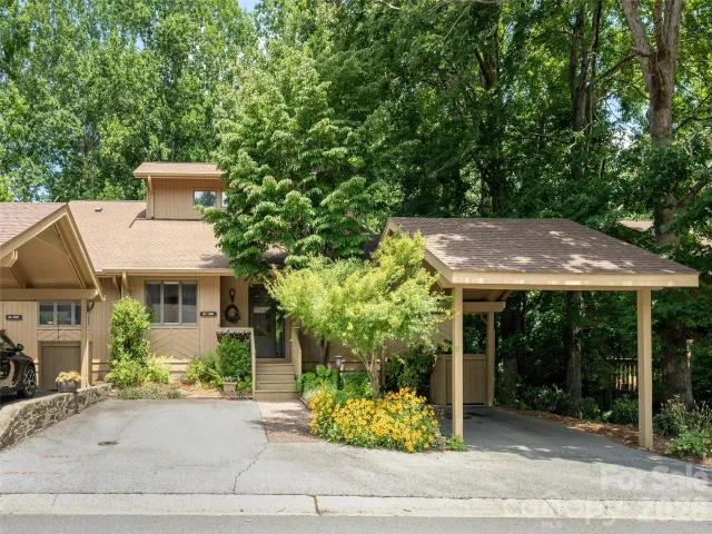 601 Red Oak Drive