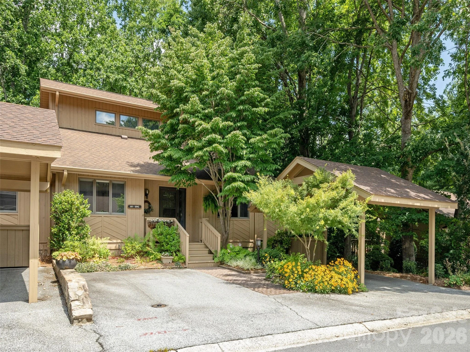 601 Red Oak Drive - Photo 2