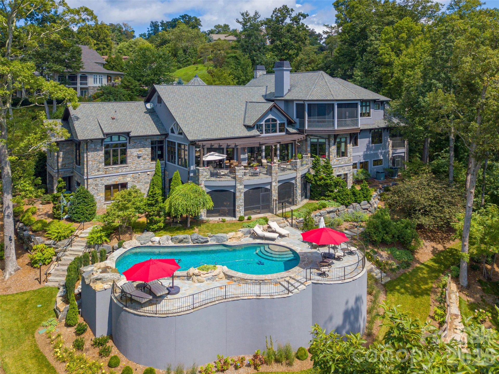 633 Altamont View