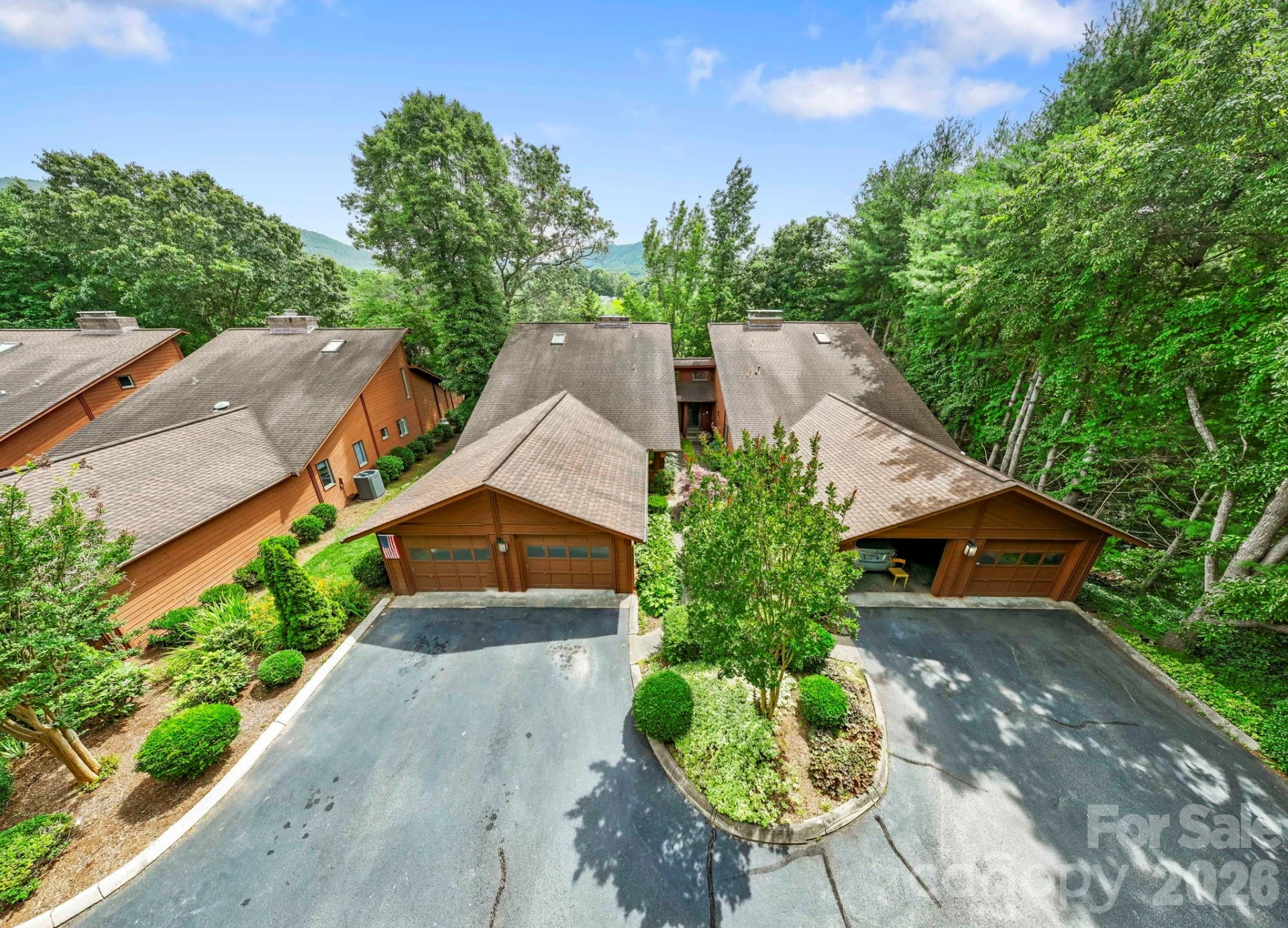 204 Woodfield Drive - Photo 2