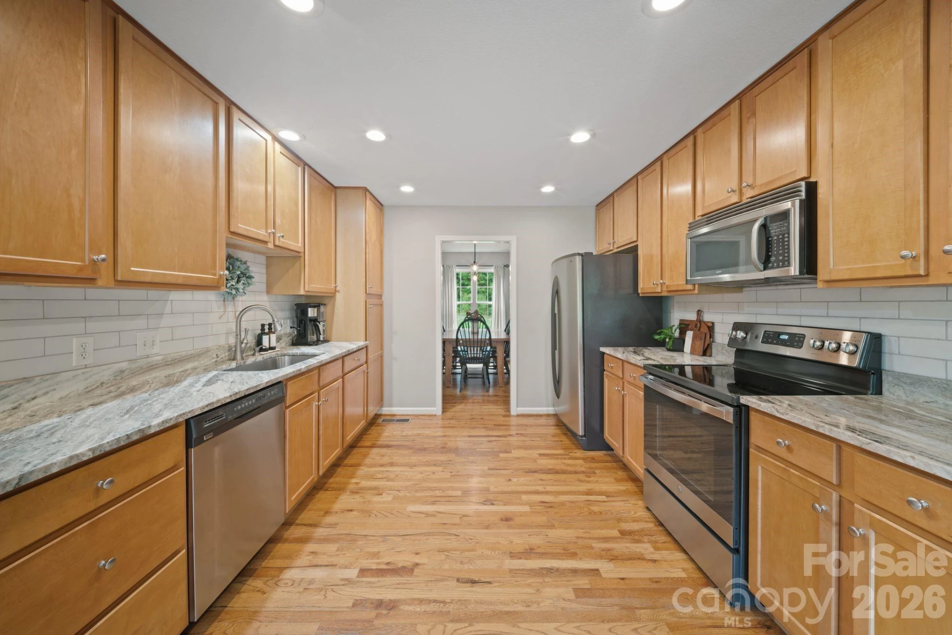 77 Sherry Lane - Photo 2