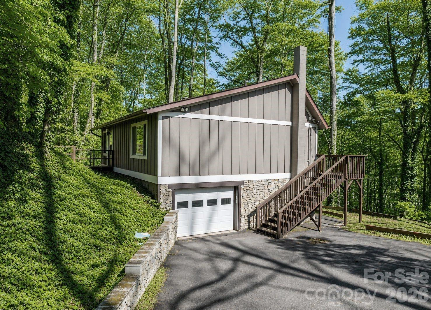 662 Locust Drive - Photo 2