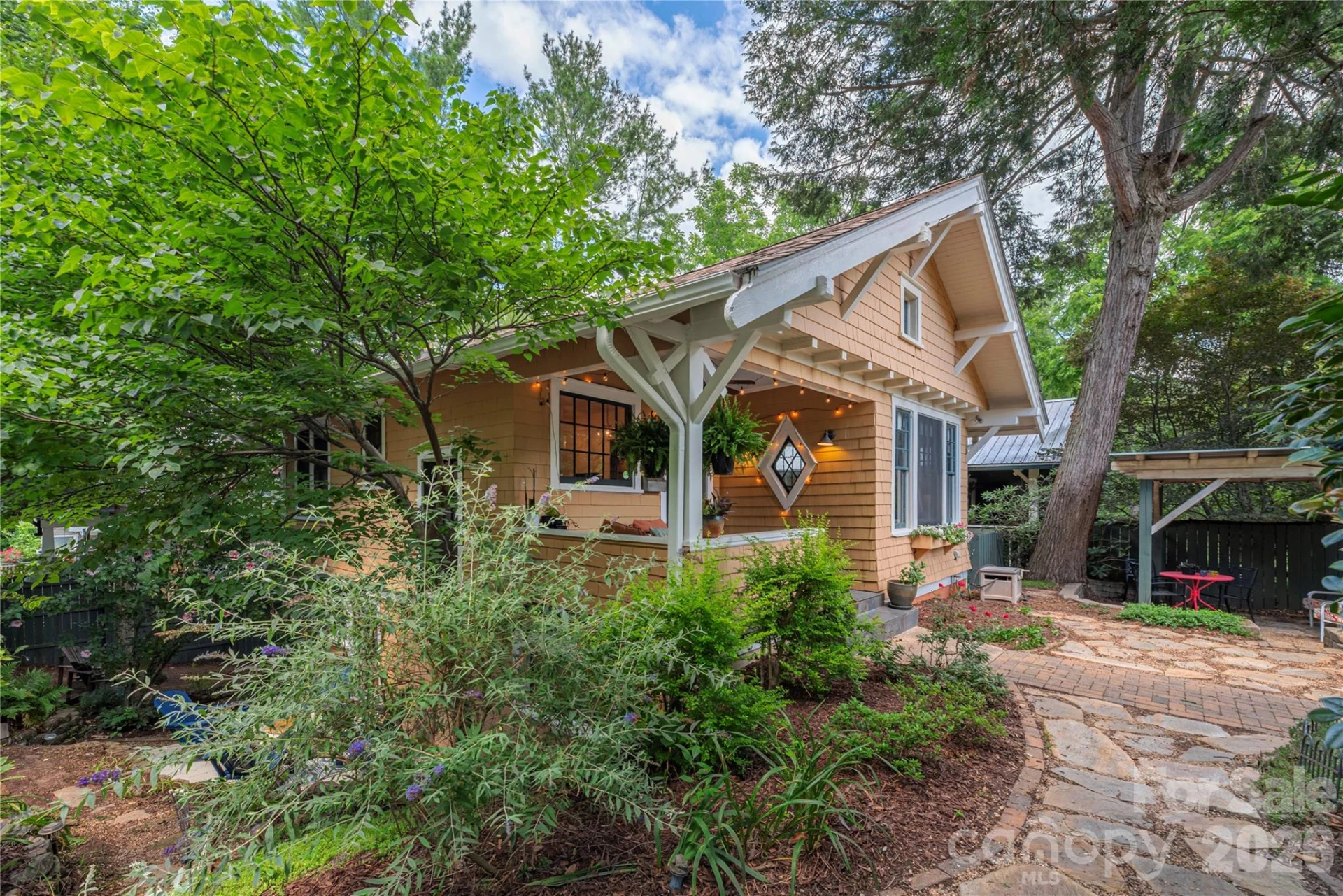 302 Hillside Street - Photo 36