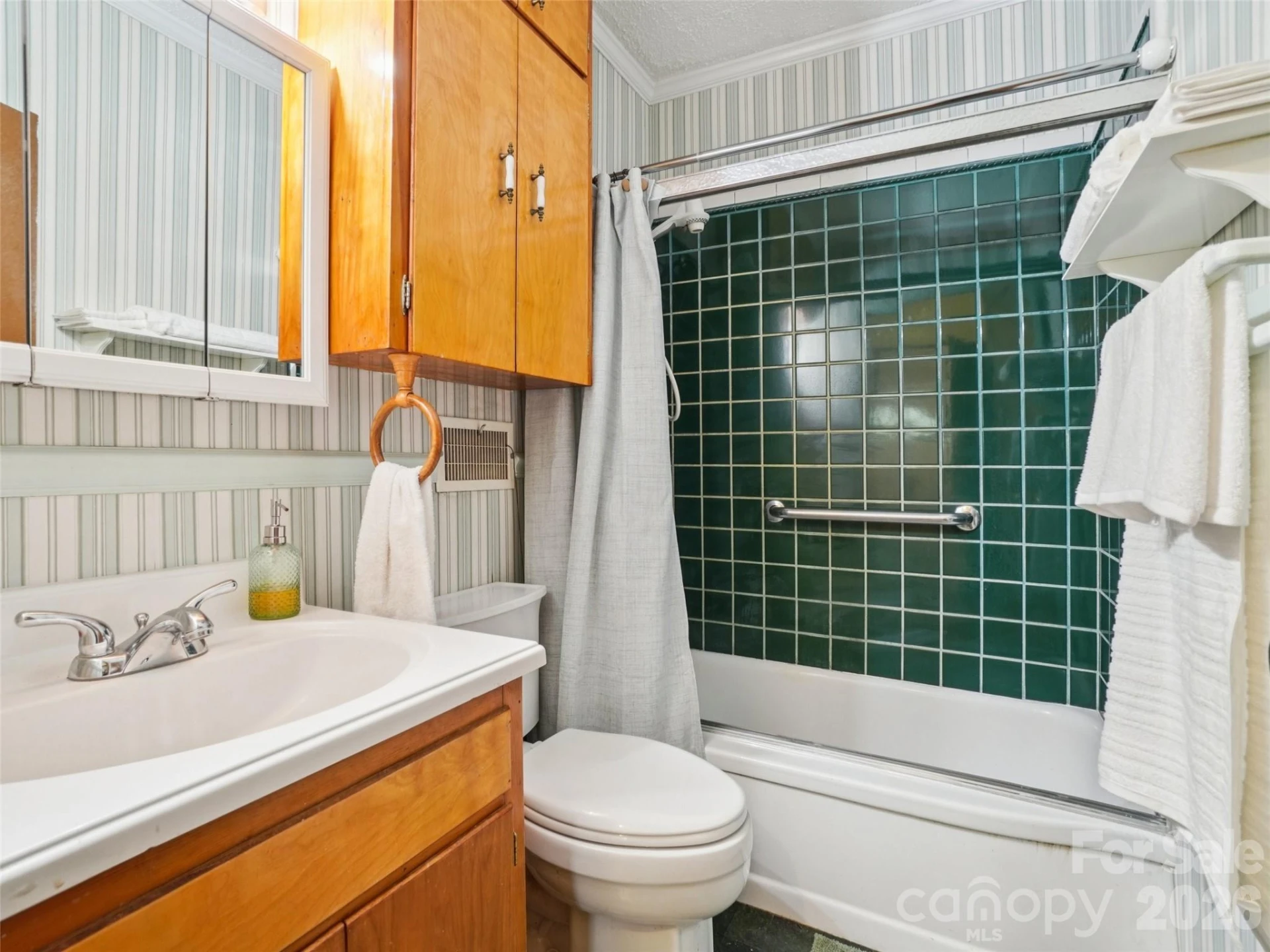 28 Kensington Drive - Photo 18