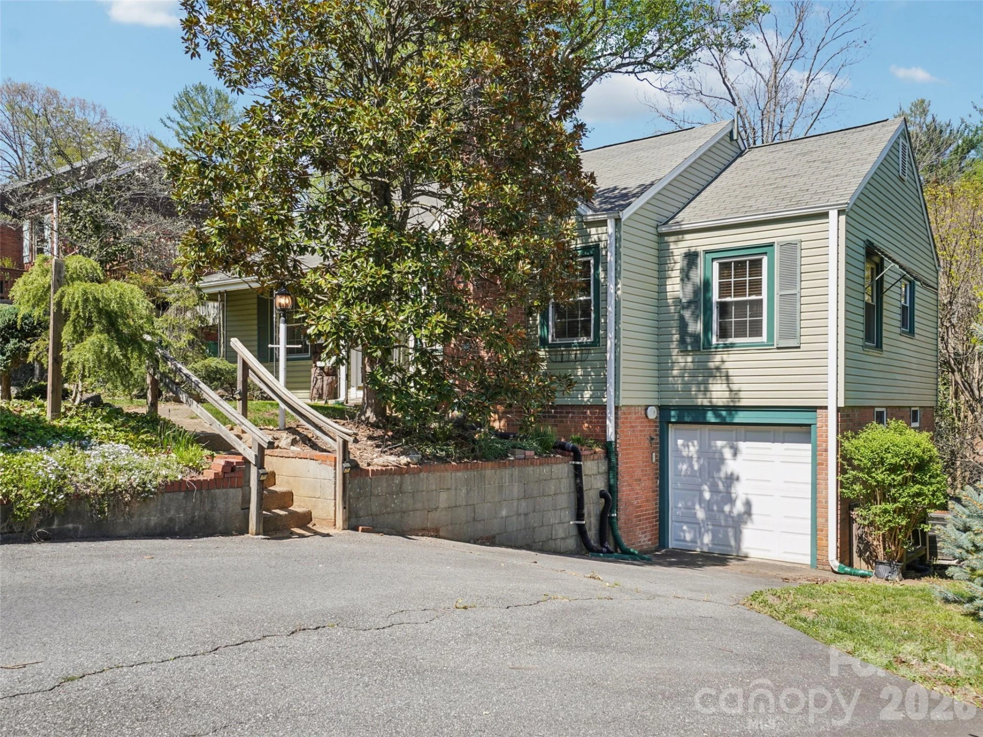 28 Kensington Drive - Photo 3
