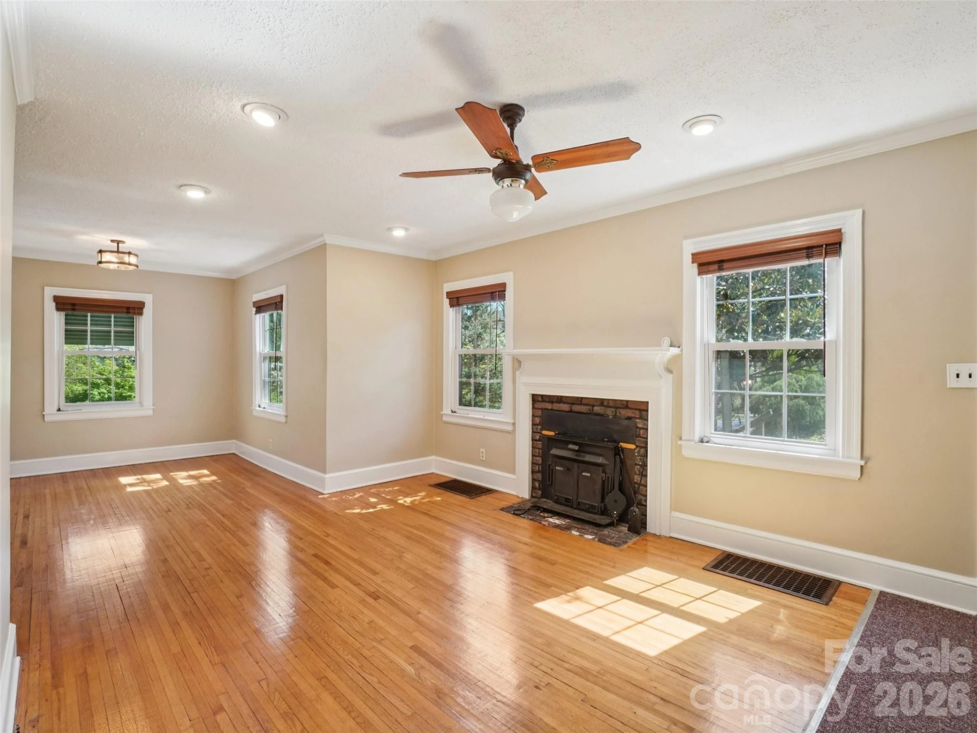 28 Kensington Drive - Photo 8